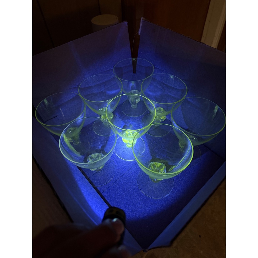 Vintage Manganese Glass Cocktail Martini Glasses Set of 8 UV Reactive Glow 5.25" - Picture 2 of 8
